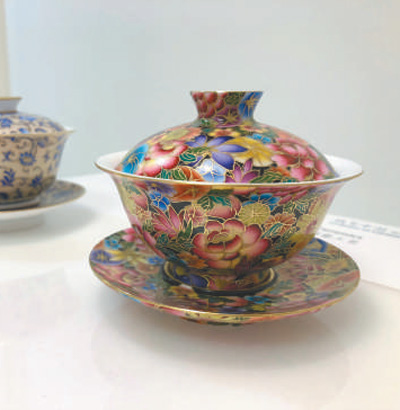 在伦敦手工艺周“技艺中国”展上展出的富有中国特色的手工艺品。 本报记者 强 薇摄 在伦敦手工艺周“技艺中国”展上展出的富有中国特色的手工艺品。 本报记者 强 薇摄